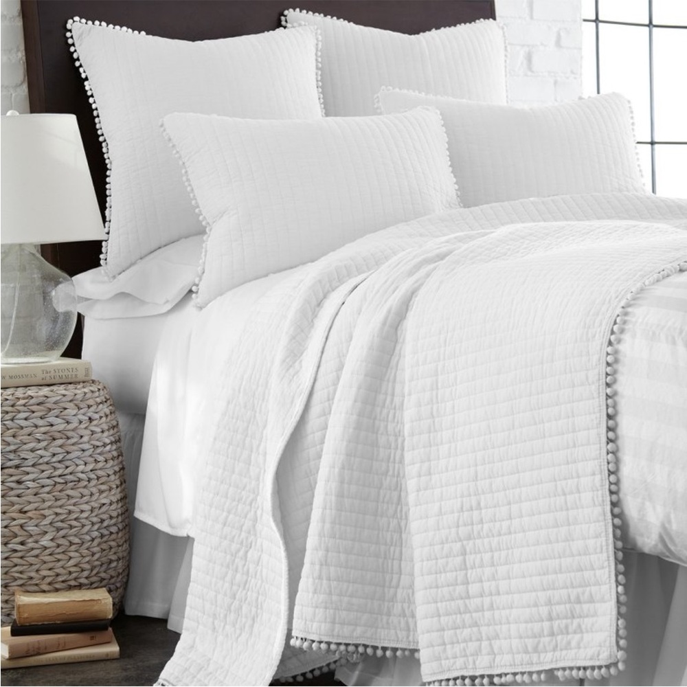 Elegant White Pom Pom Bedding Set Full/Queen